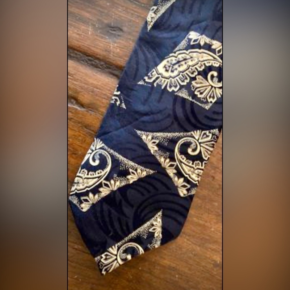 Daniel Hechter gold and black paisley tie